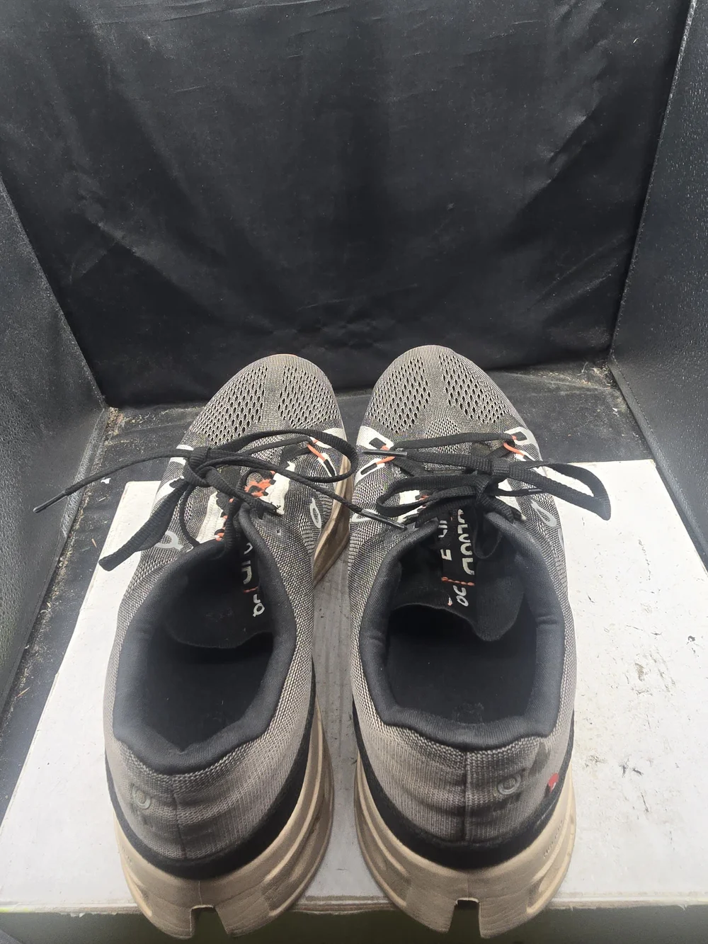 Lightweight Men's Athletic Running Shoes in Grey and Black